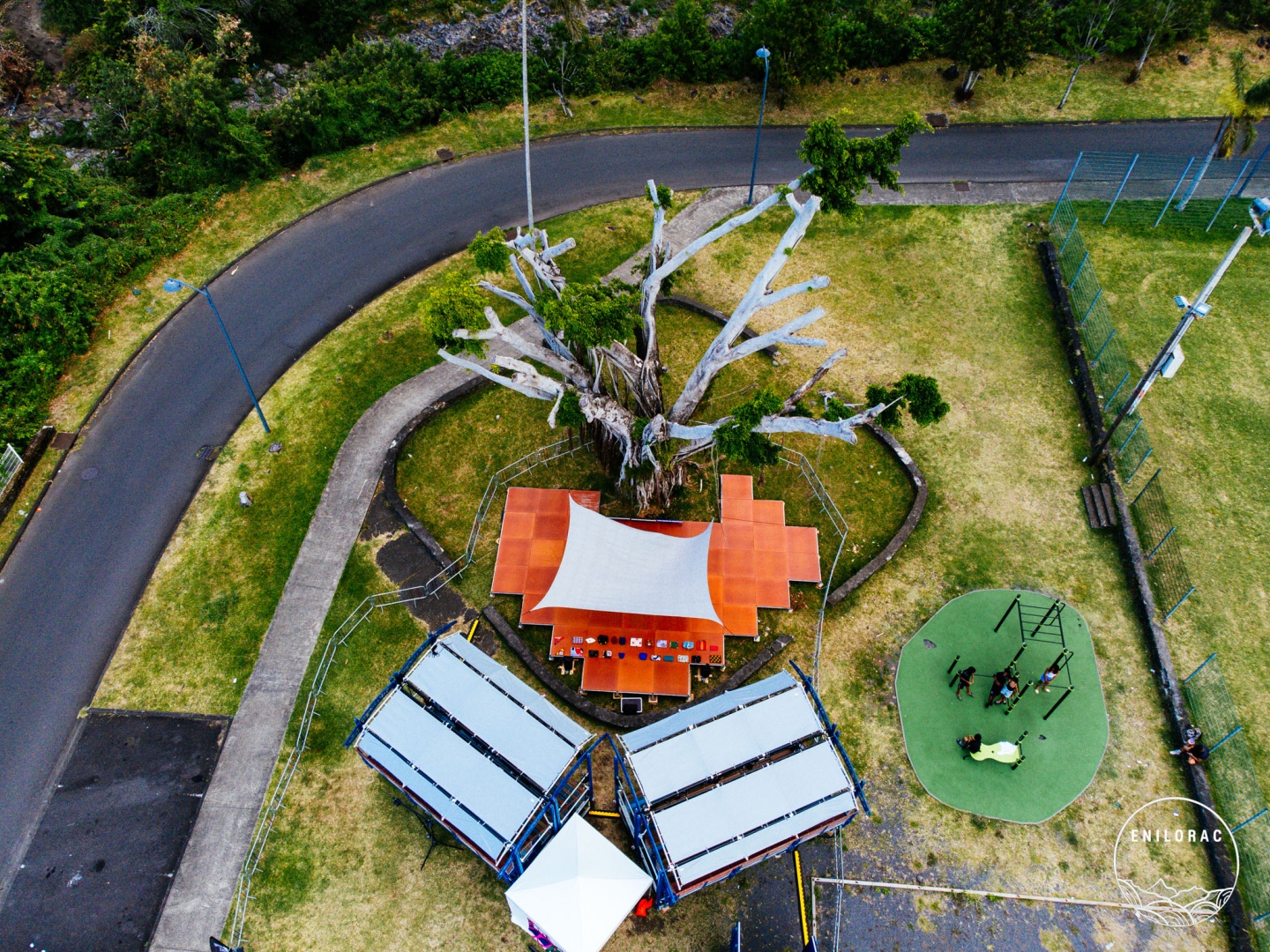 LE MOBILTAT  BRAS CANOT AVEC LES BAMBOUS